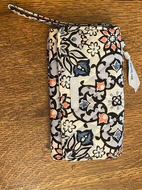Vera Bradley Floral RFID Wristlet Phone Case Lisbon medallion pattern